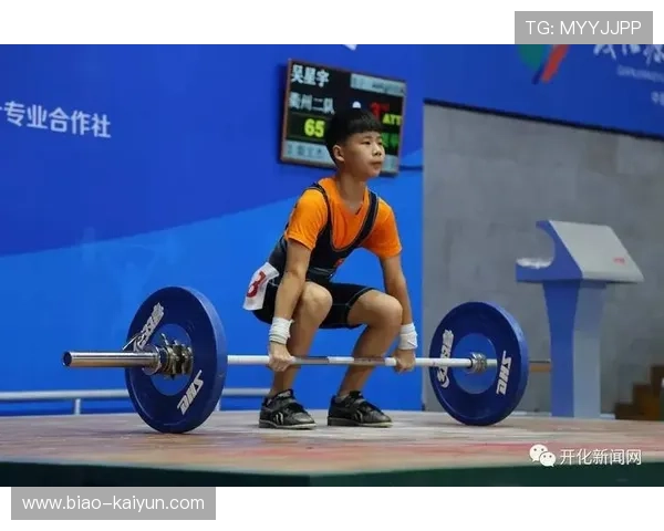 举重俱乐部加强青少年训练计划与家庭沟通机制，举重专项训练